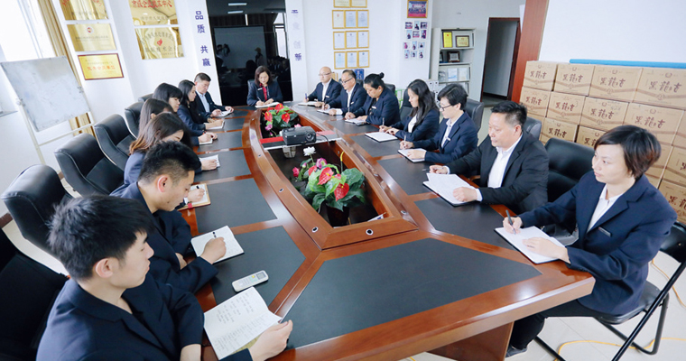 公司擁有一支素質(zhì)好、技術(shù)精、專(zhuān)業(yè)齊全的精英團(tuán)隊(duì)